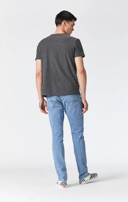 JAKE SLIM LEG IN LIGHT INDIGO WILLIAMSBURG