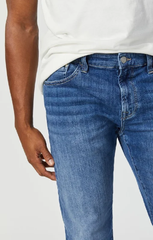 MARCUS SLIM STRAIGHT LEG JEANS IN MID FOGGY FEATHER BLUE