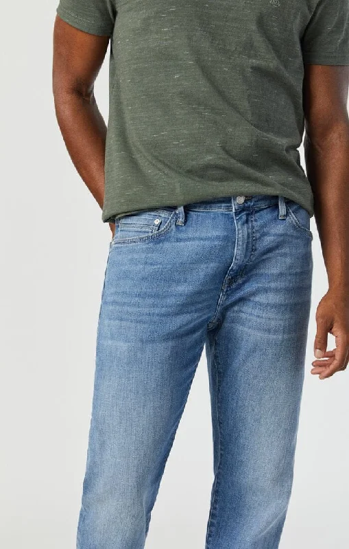 ZACH STRAIGHT LEG JEANS IN LIGHT BRUSHED WILLIAMSBURG