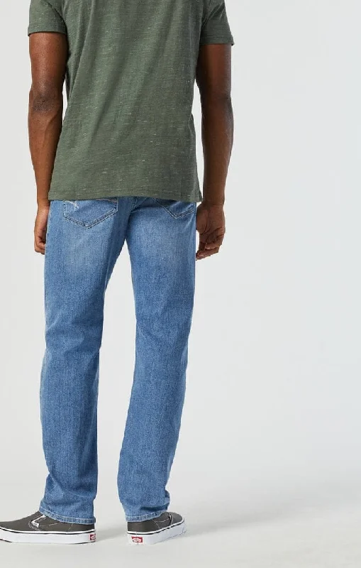 ZACH STRAIGHT LEG JEANS IN LIGHT BRUSHED WILLIAMSBURG