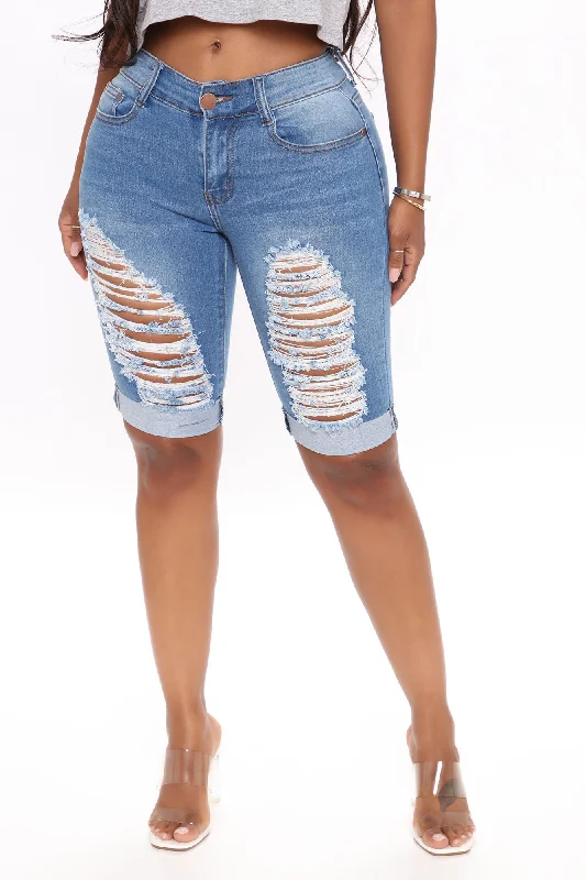 beachside-babe-mid-rise-denim-bermudas-medium-blue-wash