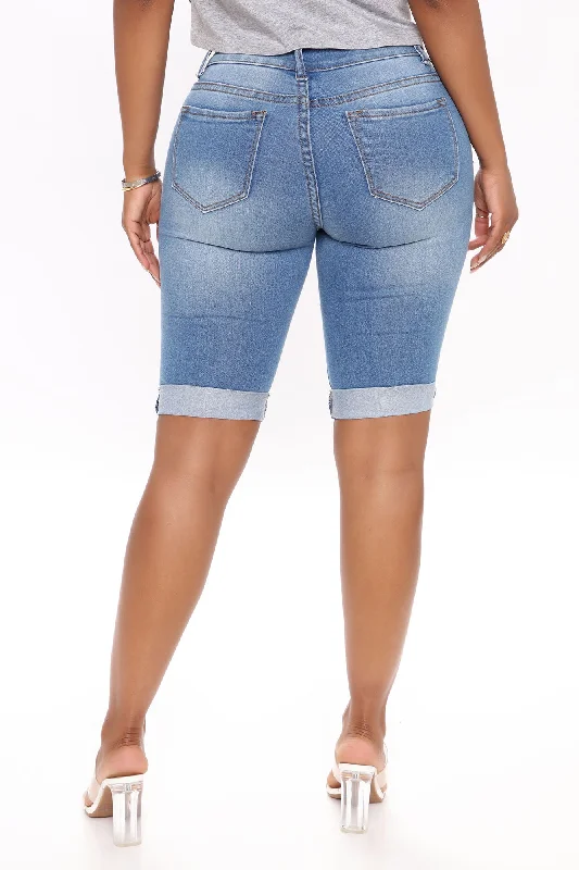 beachside-babe-mid-rise-denim-bermudas-medium-blue-wash