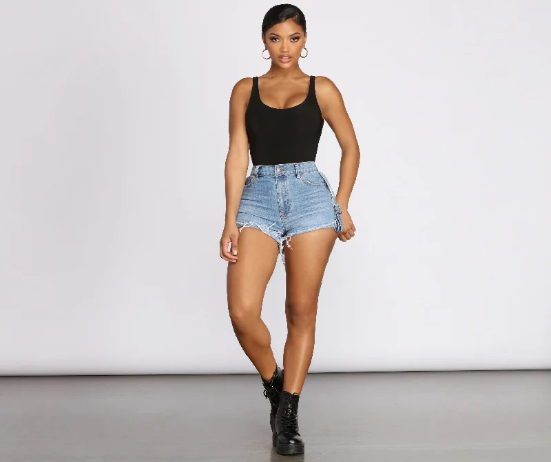 buckle-up-high-waist-shorts-066030069400