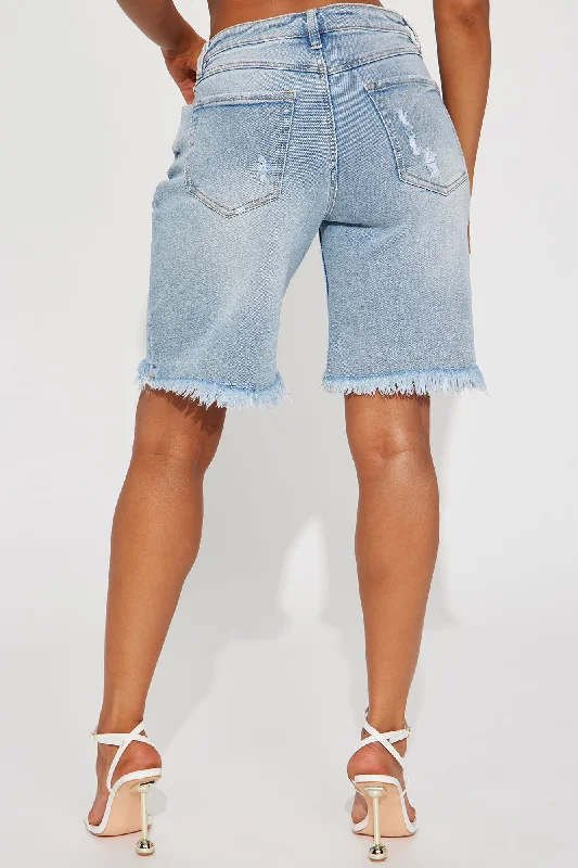 came-to-win-stretch-denim-bermuda-shorts-medium-wash