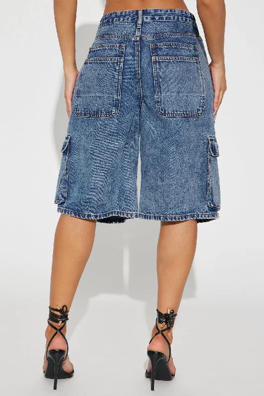 frankie-acid-wash-cargo-denim-jorts-medium-wash