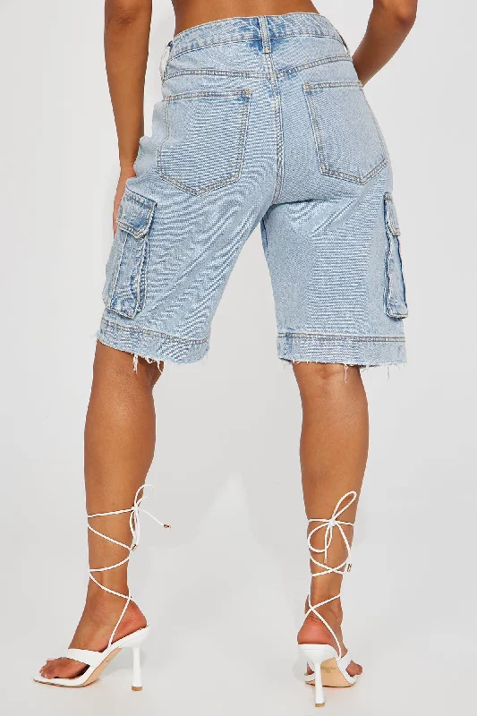 in-high-demand-non-stretch-cargo-bermuda-shorts-light-wash