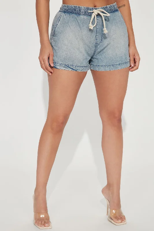 Loungin' Around Pull On Denim Shorts - Medium Wash