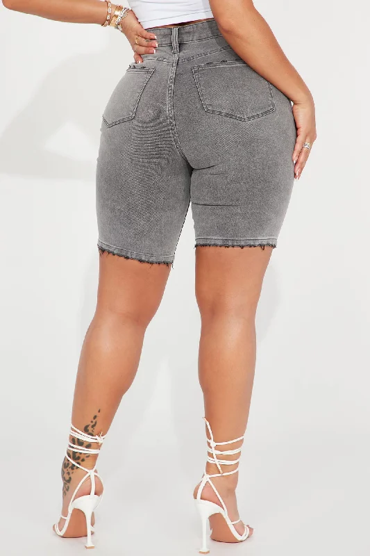 on-the-list-deluxe-stretch-bermuda-shorts-grey