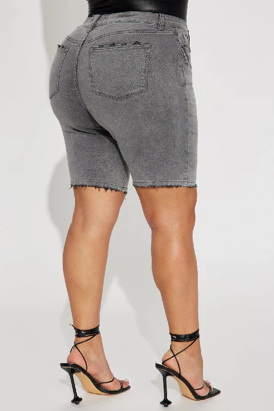 on-the-list-deluxe-stretch-bermuda-shorts-grey