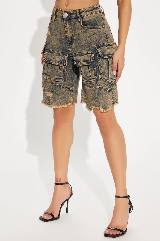 out-of-character-cargo-bermuda-denim-shorts-vintage-wash