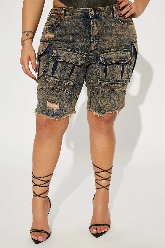 out-of-character-cargo-bermuda-denim-shorts-vintage-wash