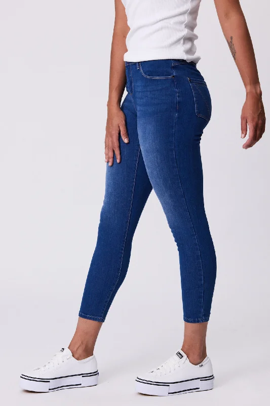 shine-on-label-sculpt-denim-cropped-jean-true-blue-wash