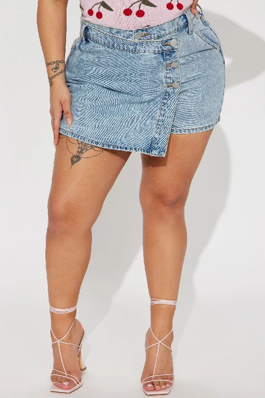 take-it-easy-non-stretch-crossover-denim-skort-light-wash