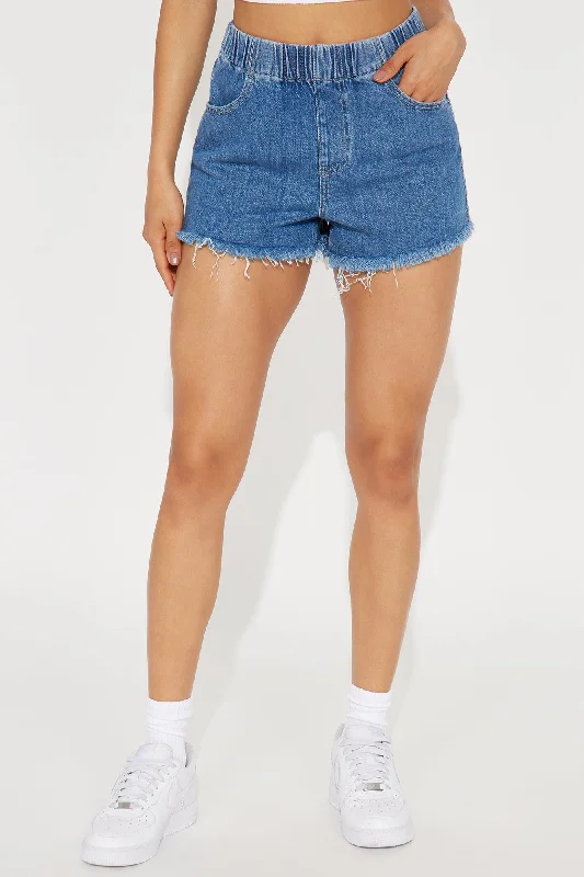 well-traveled-elastic-waist-denim-shorts-medium-wash