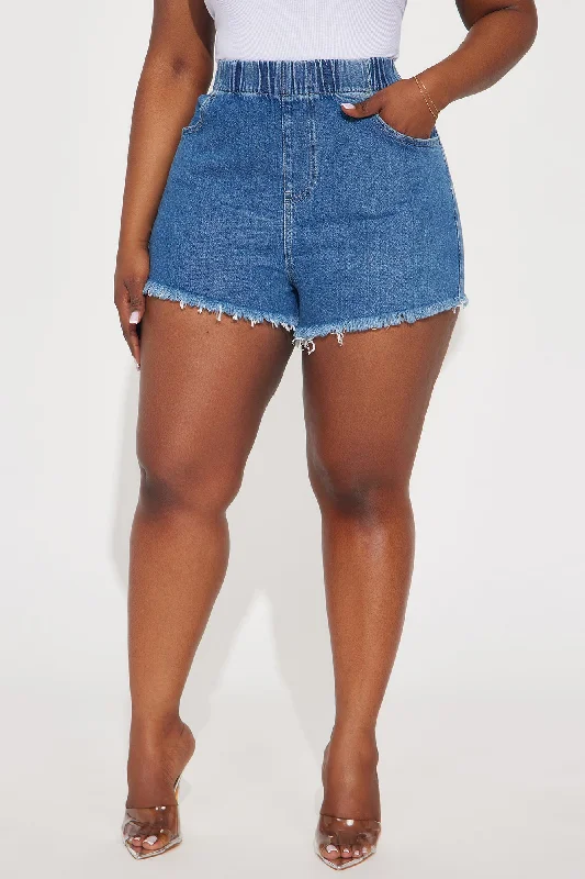 well-traveled-elastic-waist-denim-shorts-medium-wash